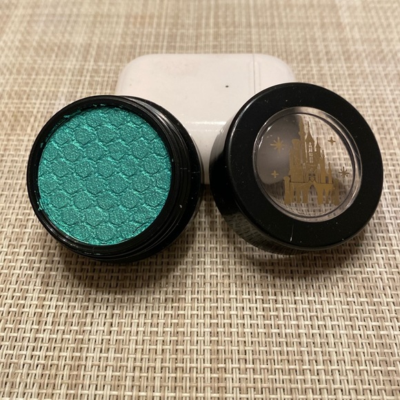 New Disney Designer Princess Ariel Colourpop Super Shock Eyeshadow Under the Sea - Picture 1 of 5